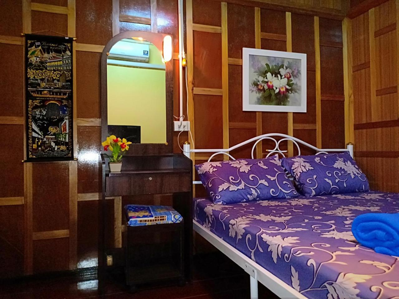 Santo House Hotel Bangkok Bagian luar foto